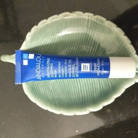 Revitalizing Sleep Mask - Picture 1 of 2